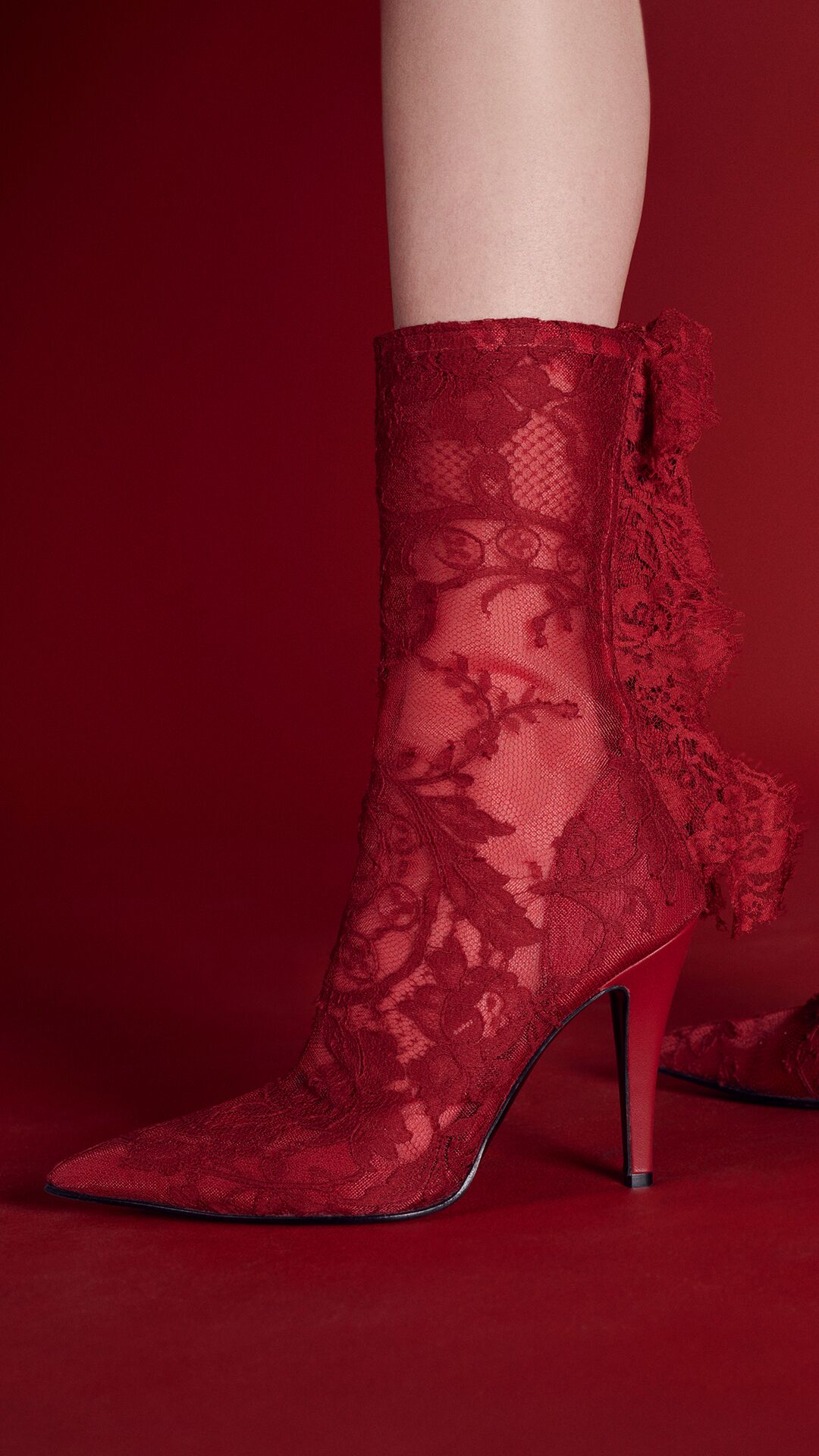 McQueen heeled boot in black